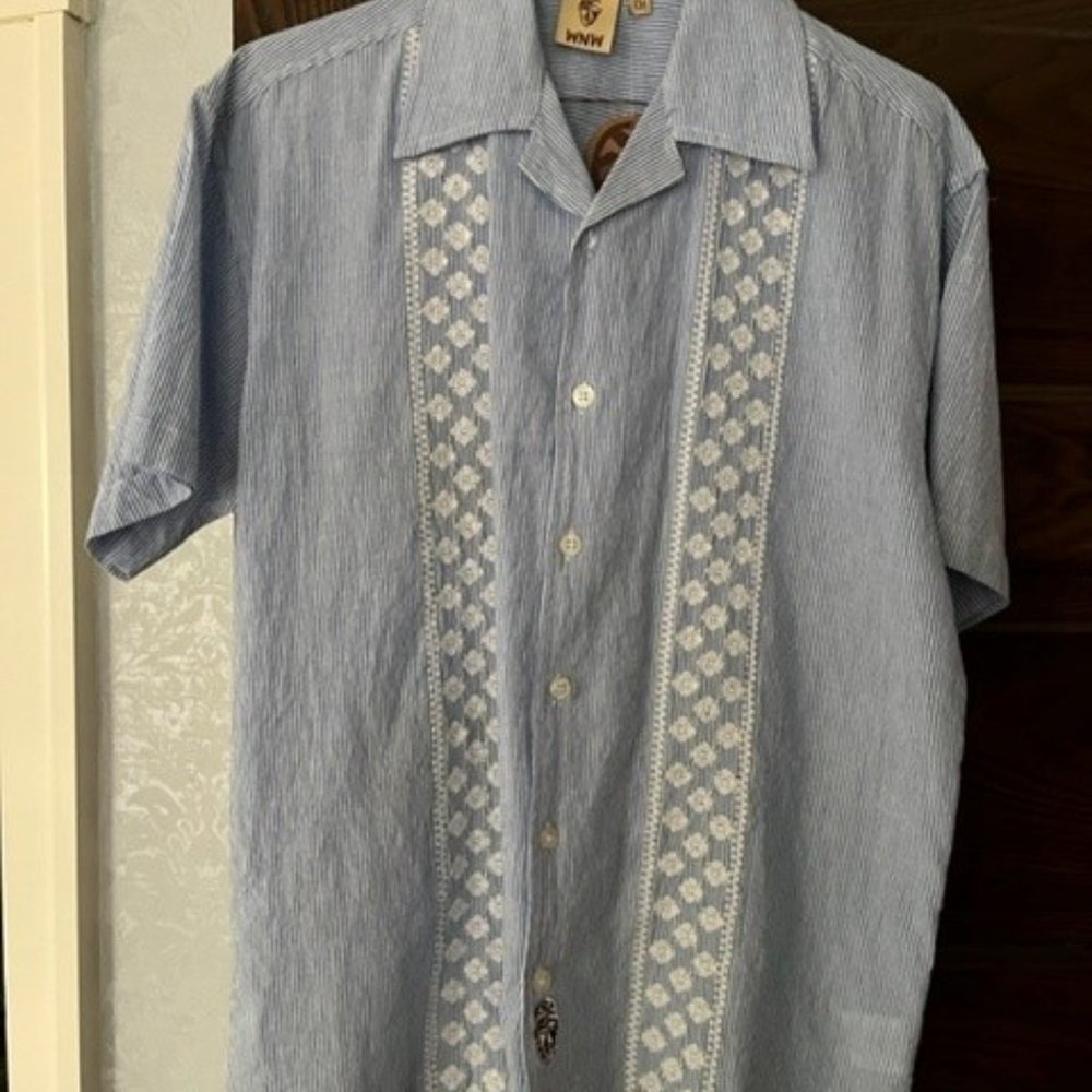 Men's Resort Shirt- NWT- size small- Very Sharp- great for any upcoming vacation